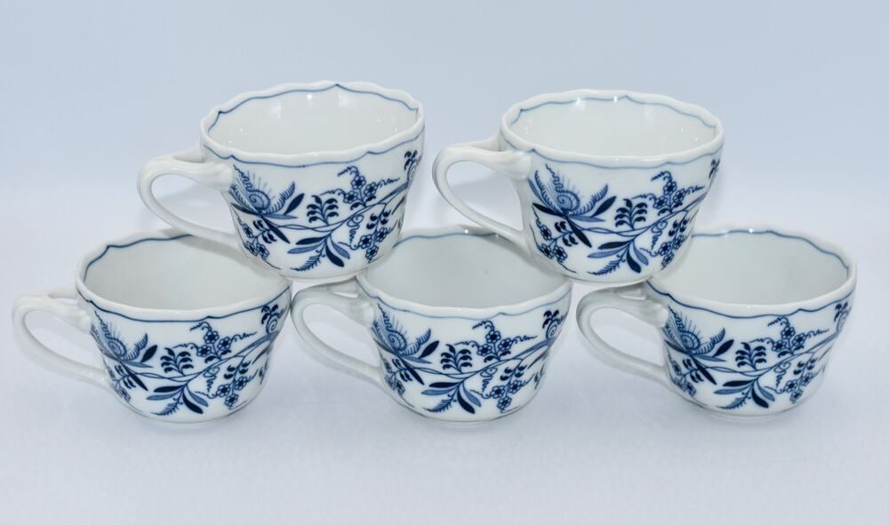 BLUE DANUBE Oversized Blue Onion Pattern Porcelain Split Handle Coffee Tea Cups